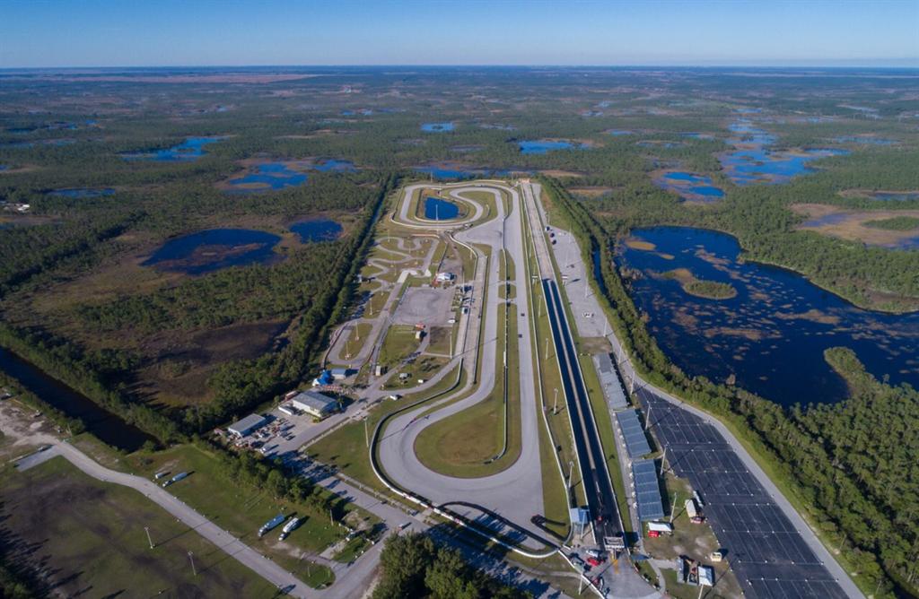 Race Tracks in Florida: A Race Track Directory of Drag Strips, Asphalt and Dirt Tracks in